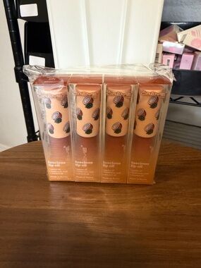 The Crème Shop Luscious Lip Oil Set in coconut (4)